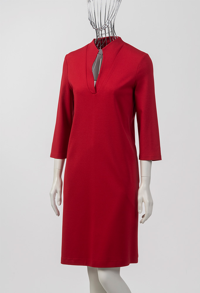 rotes Etuikleid aus der Herbst Winter Kollektion von Renette Kurras Salzburg -